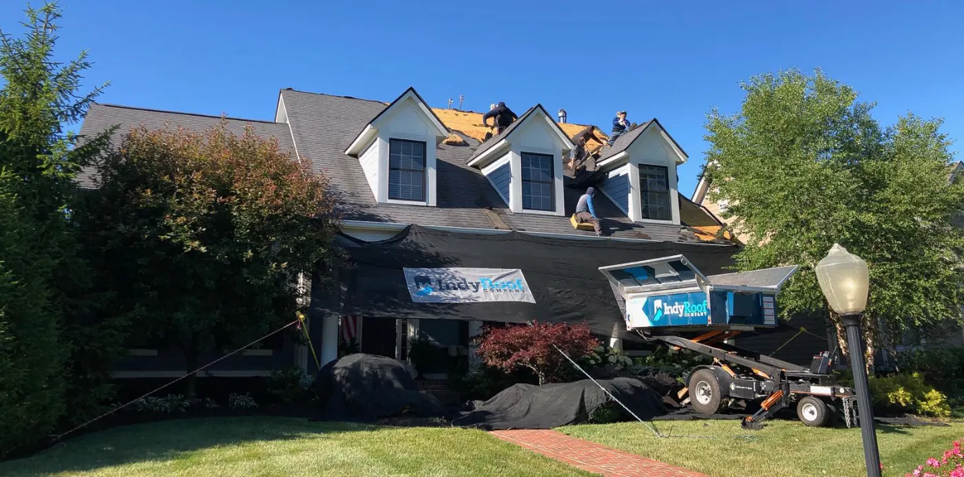 Emergency tarping on a Amity roof
